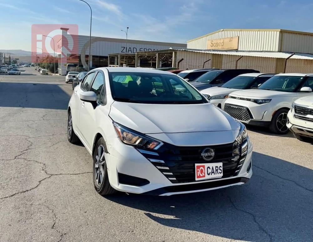 نيسان فيرسا